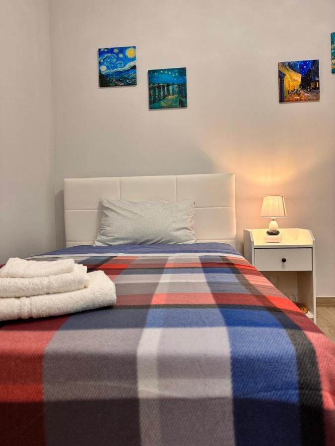 קליארי Holidays Apartment מראה חיצוני תמונה